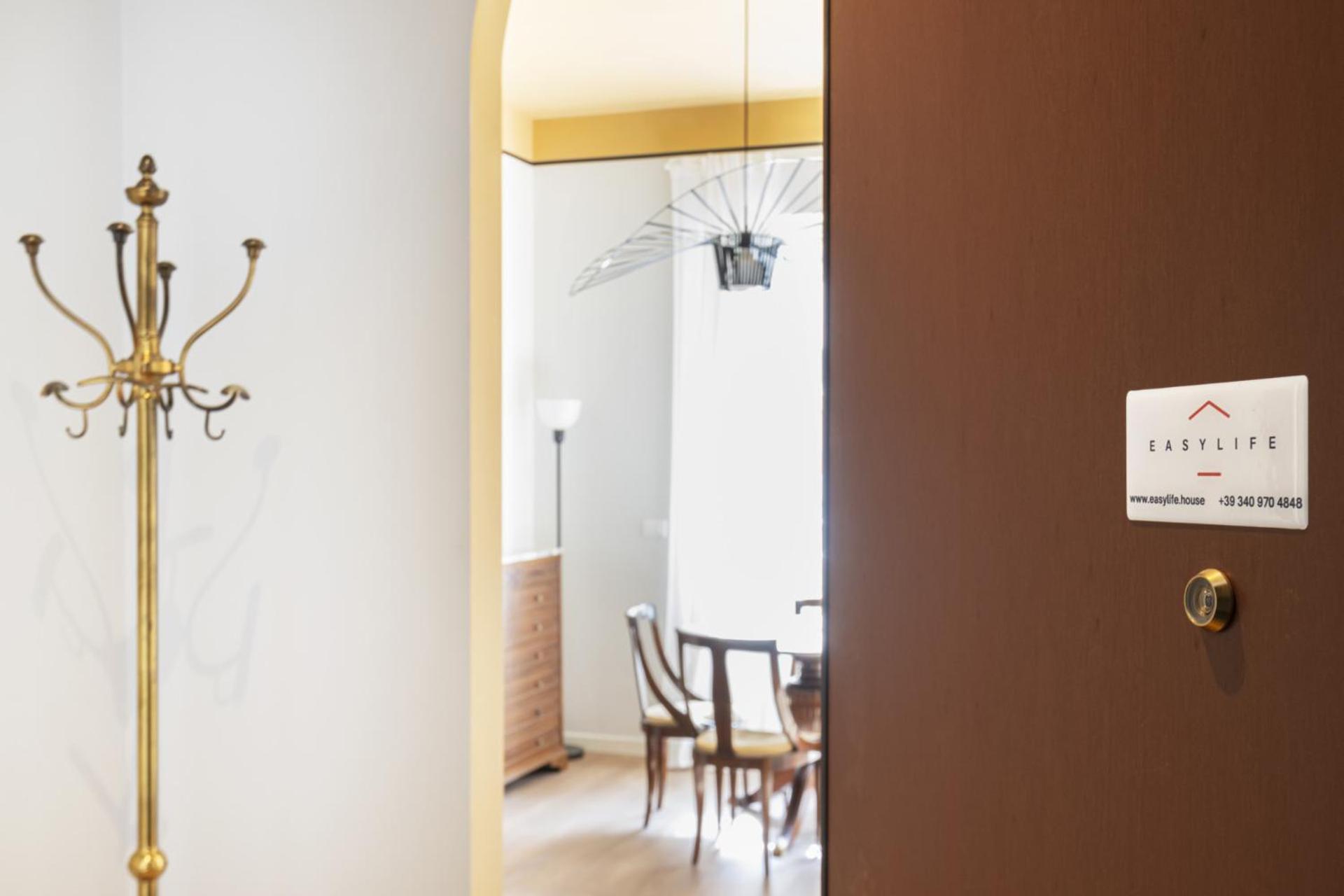 Easylife - Luminosa Dimora In Sant'Ambrogio Apartment Milan Bagian luar foto