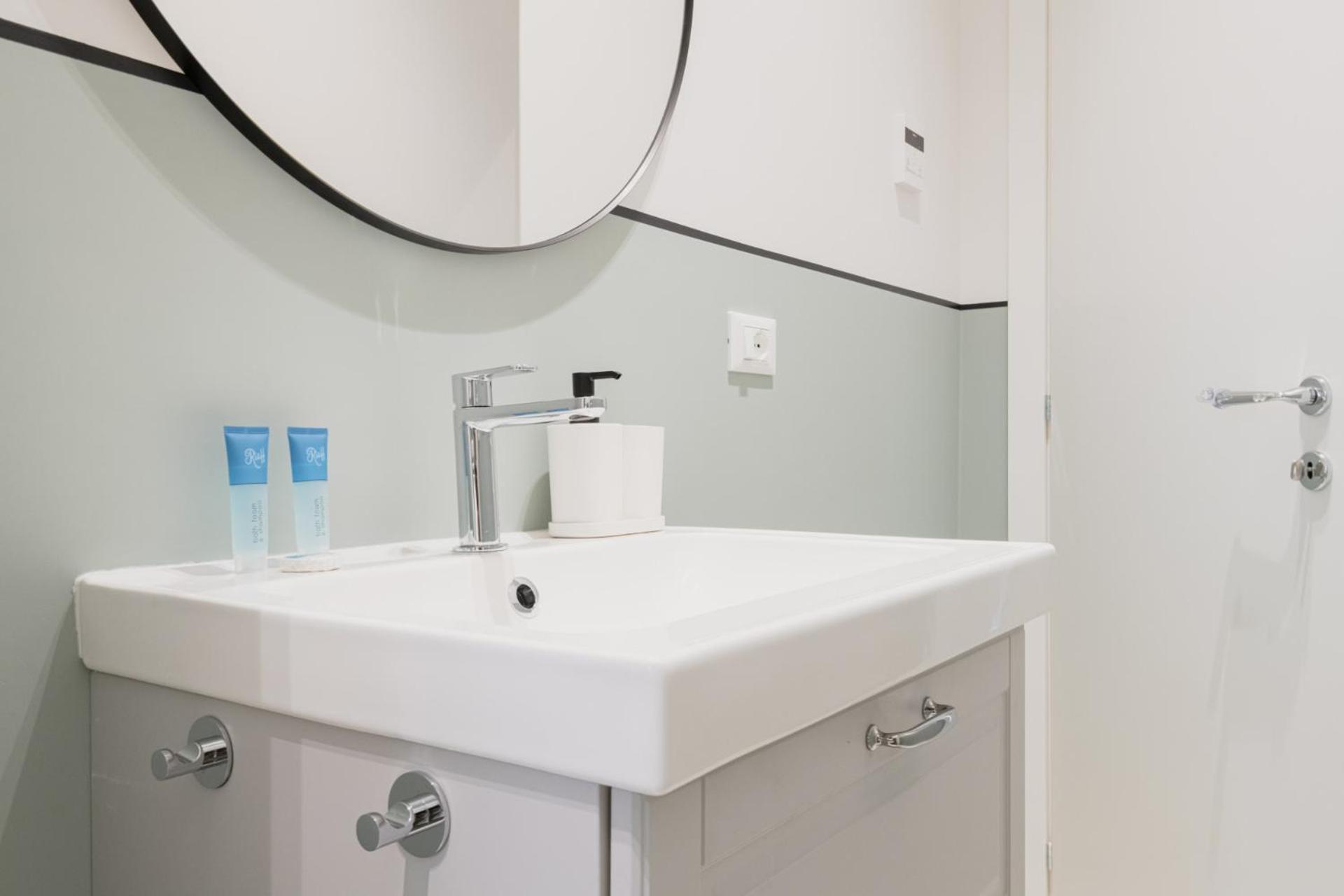 Easylife - Luminosa Dimora In Sant'Ambrogio Apartment Milan Bagian luar foto
